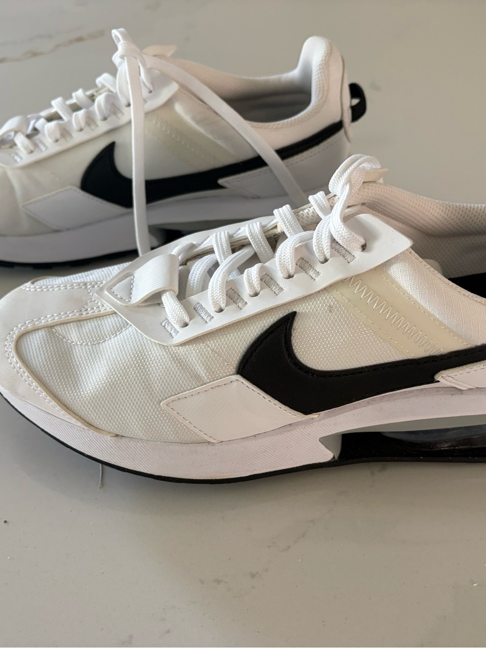 Nike women’s air max pre day White and Black Casual Sneakers